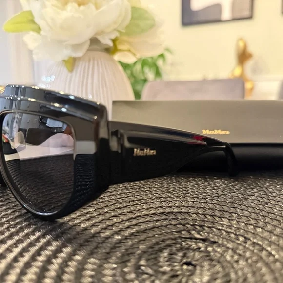 MaxMara Elegant Black Sunglasses Oversized oval sunglasses, black | Max Mara main image 2
